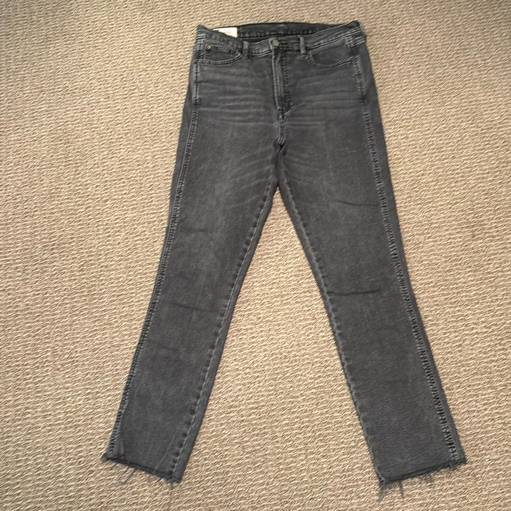GAP Women High-Rise Straight Jeans in Washed Black